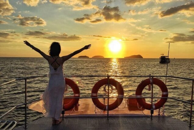 7 Island Sunset + BBQ Dinner by Speed Boat